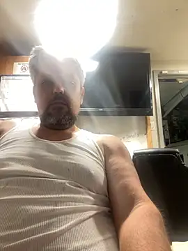 Snapshot of tank32s chatting on 09/10/25, 04:45 tank32s online show from 09/10/25, 04:45