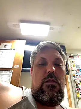 Snapshot of tank32s chatting on 09/14/25, 05:06 tank32s online show from 09/14/25, 05:06