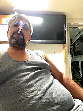 Snapshot of tank32s chatting on 09/19/25, 07:21 tank32s online show from 09/19/25, 07:21