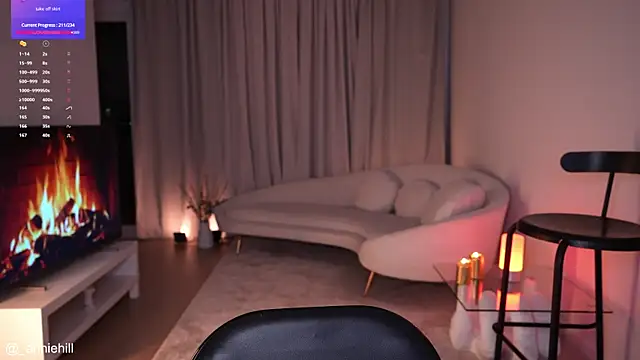 anniehillofficial online show from 02/21/25, 07:43