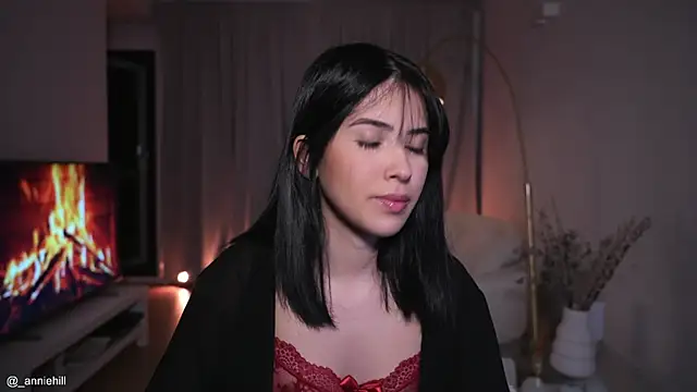 anniehillofficial online show from 10/01/25, 08:37