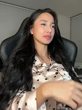 Snapshot of EvaMoet chatting on 12/06/24, 08:05 EvaMoet online show from 12/06/24, 08:05