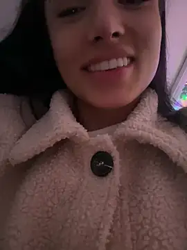 Snapshot of EvaMoet chatting on 12/08/24, 02:07 EvaMoet online show from 12/08/24, 02:07