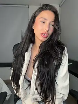 Snapshot of EvaMoet chatting on 02/06/25, 05:46 EvaMoet online show from 02/06/25, 05:46