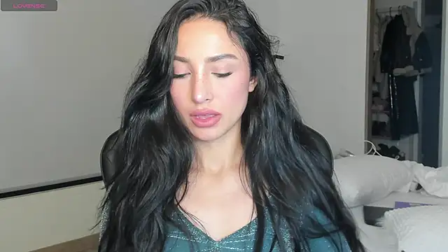 Snapshot of EvaMoet chatting on 03/06/25, 06:41 EvaMoet online show from 03/06/25, 06:41