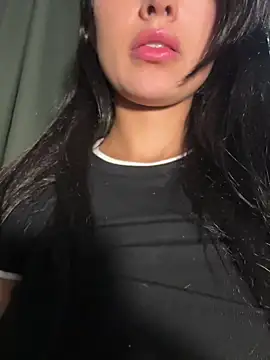 Snapshot of EvaMoet chatting on 10/14/25, 01:06 EvaMoet online show from 10/14/25, 01:06