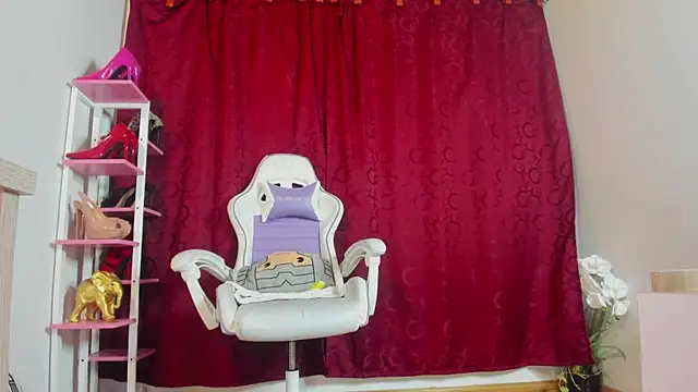 Snapshot of karinadiaz69 chatting on 01/04/25, 12:27 karinadiaz69 online show from 01/04/25, 12:27