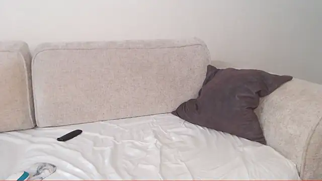 Mia Roxie online show from 10/18/25, 02:25