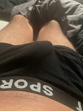 Snapshot of spritzerboy23 chatting on 12/17/25, 09:43 spritzerboy23 online show from 12/17/25, 09:43