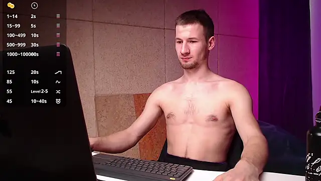 Snapshot of Farmer_James chatting on 01/01/25, 03:24 Farmer James online show from 01/01/25, 03:24