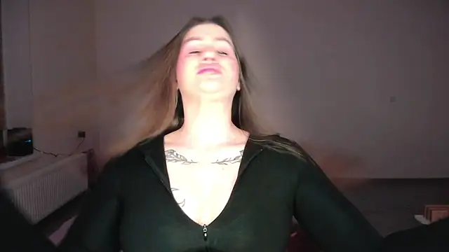 JuicyHelenX online show from 04/18/26, 08:09