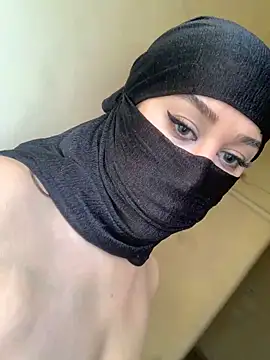 Snapshot of Taimaaa chatting on 10/25/25, 12:23 Taimaaa online show from 10/25/25, 12:23