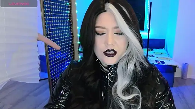 Snapshot of wickedxqueen chatting on 03/08/26, 10:13 wickedxqueen online show from 03/08/26, 10:13