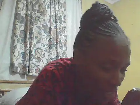 Snapshot of Smillie_prety chatting on 06/10/26, 07:02 Smillie prety online show from 06/10/26, 07:02