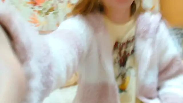 liliyRiSAcha-n online show from 12/25/24, 07:13