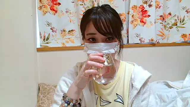 liliyRiSAcha-n online show from 04/23/26, 07:30