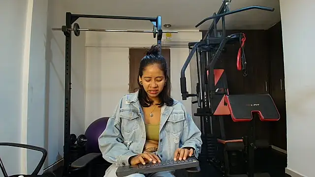 JuliKim  online show from 10/11/25, 12:58