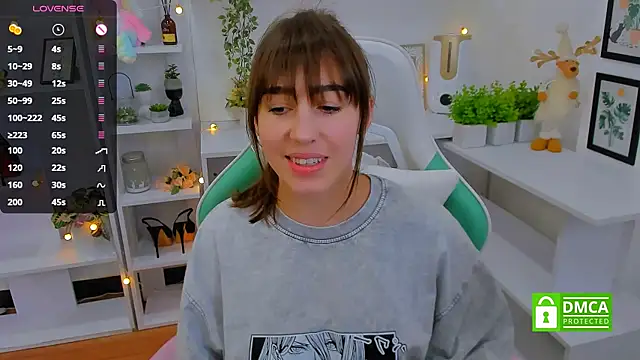  Eliizabeth  online show from 03/22/25, 10:04