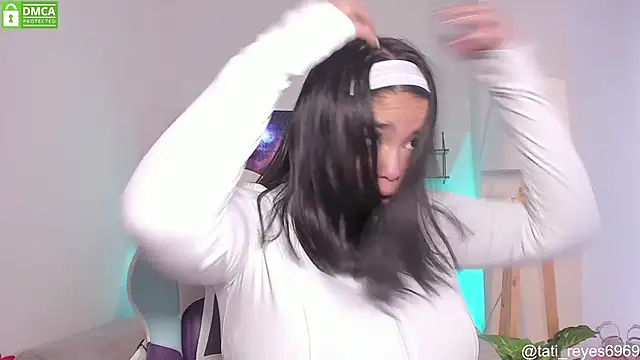 tati reyess online show from 09/26/25, 01:48