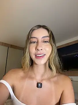 Snapshot of lua_ferch__ chatting on 05/17/26, 01:25 lua ferch online show from 05/17/26, 01:25