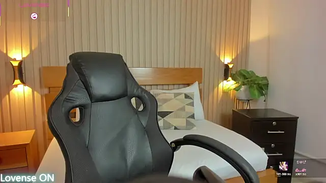 nataly rodri online show from 11/28/25, 02:14