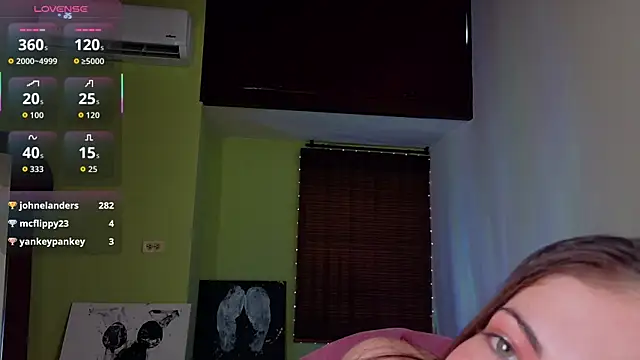 Snapshot of Emma__Blanco chatting on 04/30/26, 10:14 Emma Blanco online show from 04/30/26, 10:14