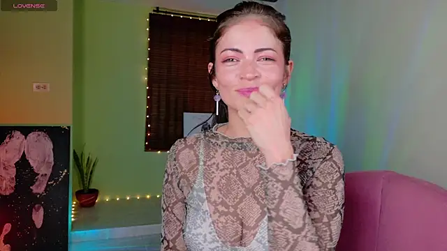 Snapshot of Emma__Blanco chatting on 06/10/26, 03:11 Emma Blanco online show from 06/10/26, 03:11