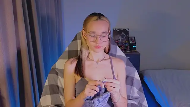 Snapshot of shey1i chatting on 12/19/25, 03:30 shey1i online show from 12/19/25, 03:30