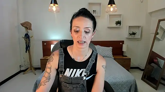 Kristen Garner online show from 01/22/25, 08:06