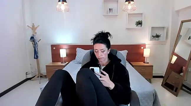 Kristen Garner online show from 01/31/25, 12:06