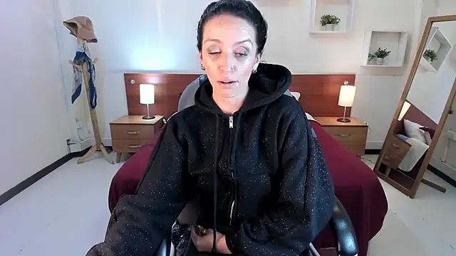 Kristen Garner online show from 02/09/25, 06:33