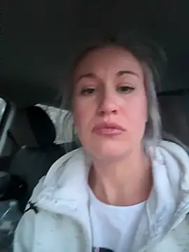 Snapshot of Dina-Light chatting on 03/22/25, 05:41 Dina-Light online show from 03/22/25, 05:41