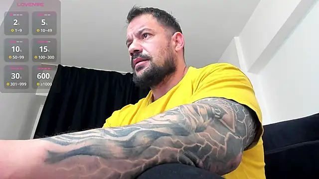 Snapshot of musclemonster31 chatting on 05/04/26, 03:13 musclemonster31 online show from 05/04/26, 03:13