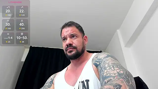 Snapshot of musclemonster31 chatting on 05/18/26, 02:51 musclemonster31 online show from 05/18/26, 02:51