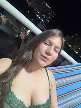 AmelieLaurent  online show from 12/15/25, 11:53