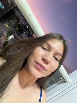 AmelieLaurent  online show from 12/20/25, 11:01