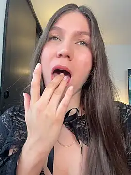 AmelieLaurent  online show from 04/15/26, 10:10