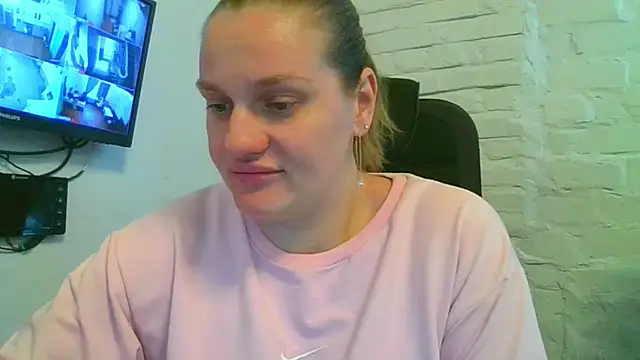 Snapshot of EndlessLustX chatting on 09/24/25, 08:06 EndlessLustX online show from 09/24/25, 08:06