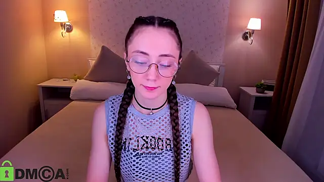 Lexi Split online show from 05/05/26, 01:46