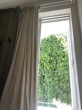 Snapshot of YesTheSexiest chatting on 10/16/25, 11:33 YesTheSexiest online show from 10/16/25, 11:33