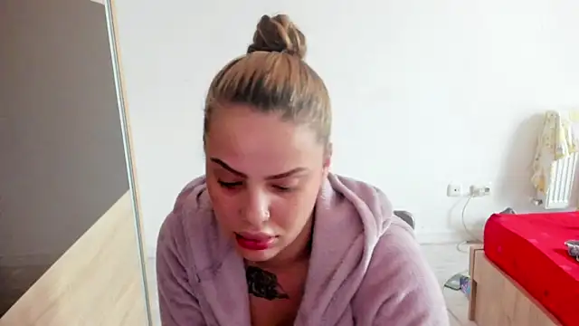 Snapshot of Ellyslimdoll chatting on 11/20/25, 08:47 Ellyslimdoll online show from 11/20/25, 08:47