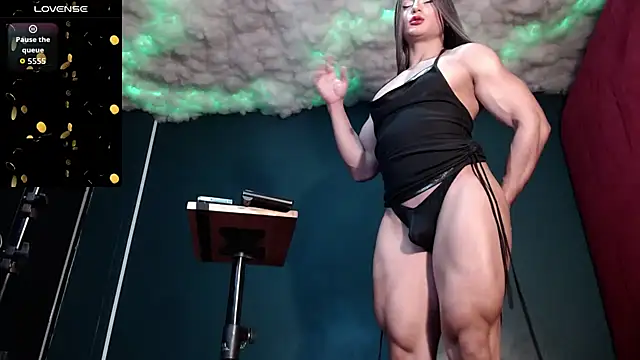 Layla miss online show from 11/14/25, 09:30