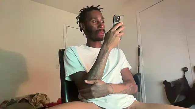 Snapshot of ITSONLYKENNY chatting on 10/07/25, 05:48 ITSONLYKENNY online show from 10/07/25, 05:48