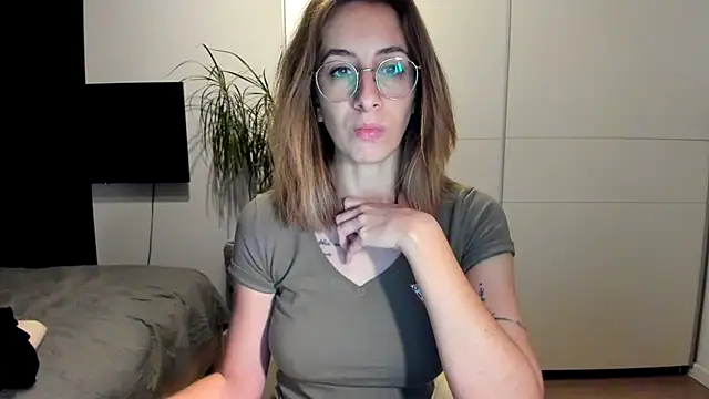 DesireMore90 online show from 12/18/24, 07:30