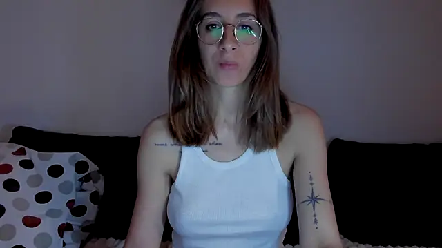 Snapshot of DesireMore90 chatting on 05/22/26, 09:42 DesireMore90 online show from 05/22/26, 09:42