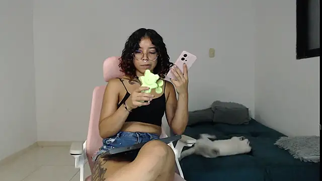 Snapshot of Putaku_San chatting on 12/30/24, 04:53 Putaku San online show from 12/30/24, 04:53