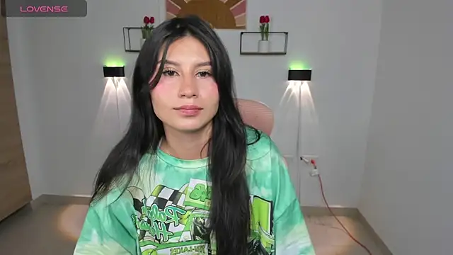 Snapshot of emily_villamil chatting on 02/05/26, 09:30 emily villamil online show from 02/05/26, 09:30