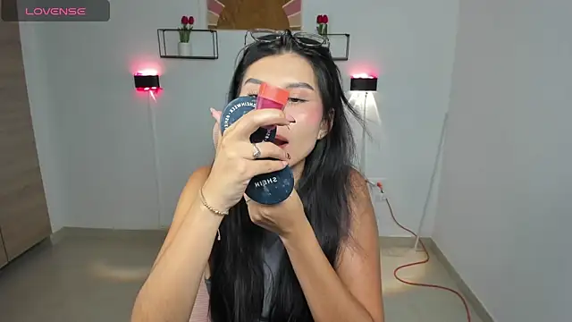 Snapshot of emily_villamil chatting on 02/27/26, 09:48 emily villamil online show from 02/27/26, 09:48