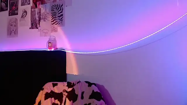 Snapshot of Coralinnee_ chatting on 02/06/25, 04:31 Coralinnee online show from 02/06/25, 04:31