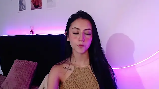 Snapshot of Coralinnee_ chatting on 03/16/25, 03:47 Coralinnee online show from 03/16/25, 03:47